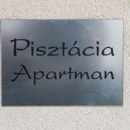 Pisztacia Apartman Apartment เอ็กเกอร์ ภายนอก รูปภาพ