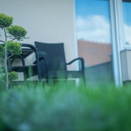 Pisztacia Apartman Apartment เอ็กเกอร์ ภายนอก รูปภาพ