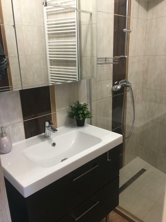 Pisztacia Apartman Apartment เอ็กเกอร์ ภายนอก รูปภาพ