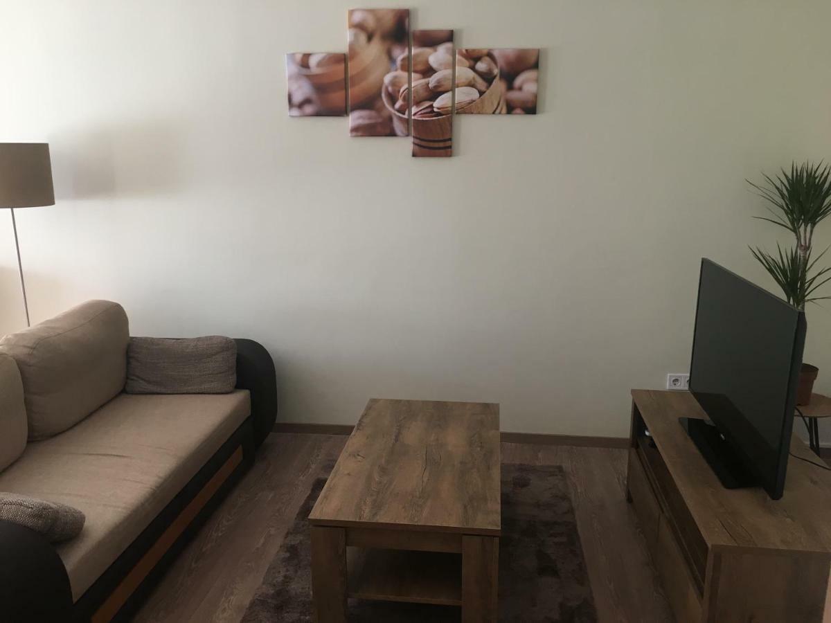 Pisztacia Apartman Apartment เอ็กเกอร์ ภายนอก รูปภาพ