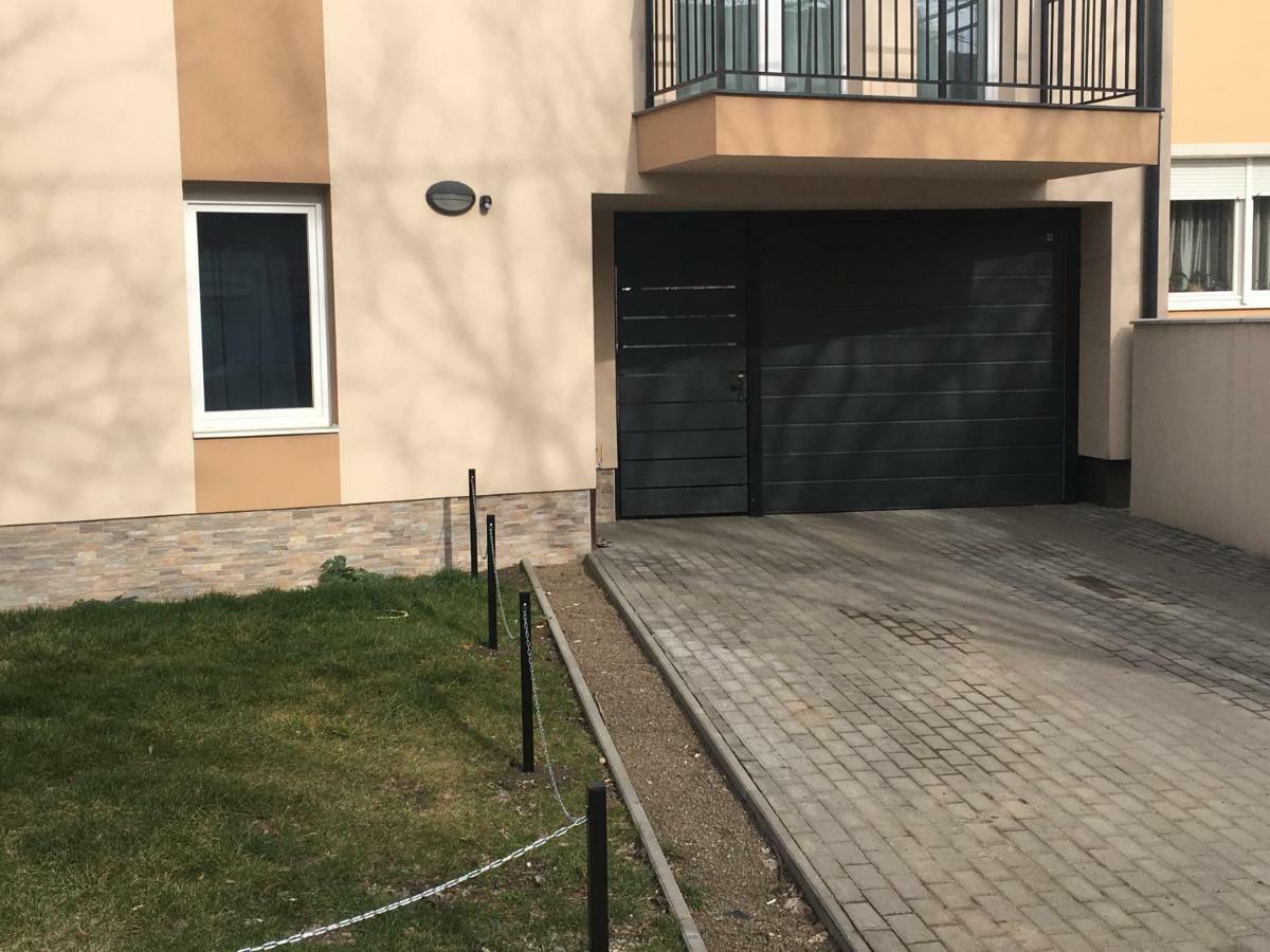 Pisztacia Apartman Apartment เอ็กเกอร์ ภายนอก รูปภาพ