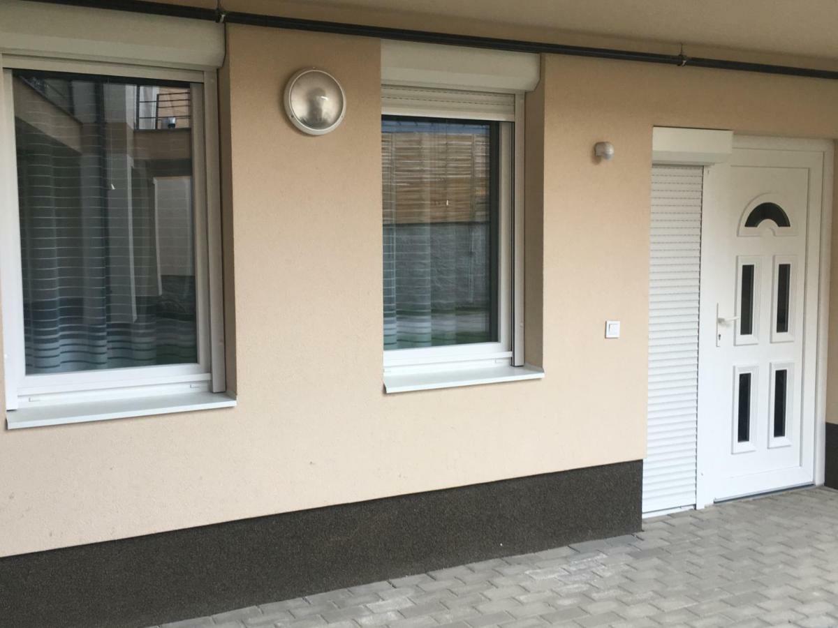 Pisztacia Apartman Apartment เอ็กเกอร์ ภายนอก รูปภาพ