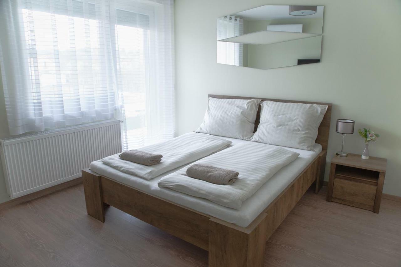 Pisztacia Apartman Apartment เอ็กเกอร์ ภายนอก รูปภาพ