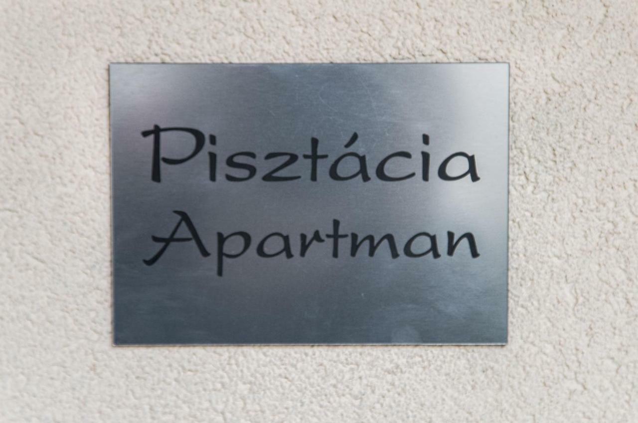 Pisztacia Apartman Apartment เอ็กเกอร์ ภายนอก รูปภาพ