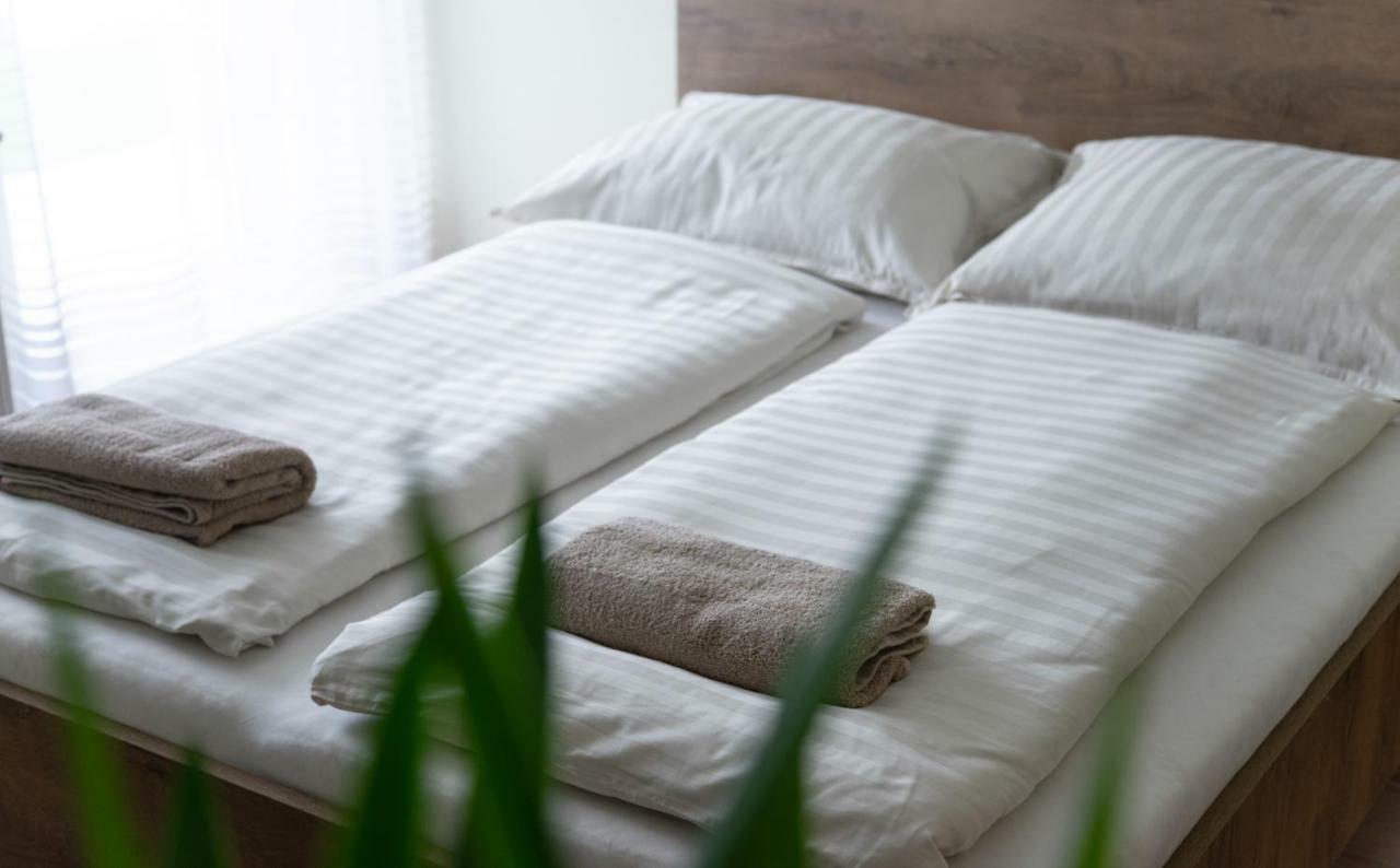 Pisztacia Apartman Apartment เอ็กเกอร์ ภายนอก รูปภาพ