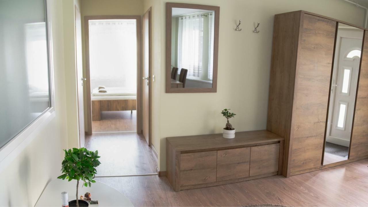 Pisztacia Apartman Apartment เอ็กเกอร์ ภายนอก รูปภาพ