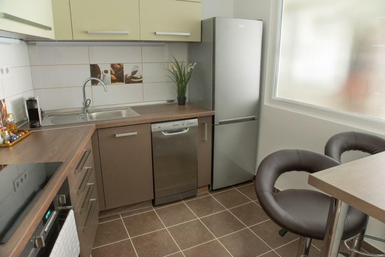 Pisztacia Apartman Apartment เอ็กเกอร์ ภายนอก รูปภาพ