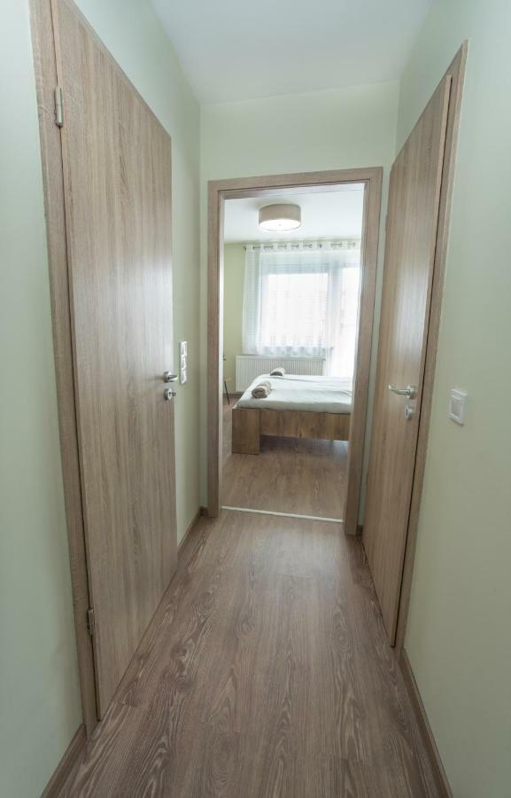 Pisztacia Apartman Apartment เอ็กเกอร์ ภายนอก รูปภาพ
